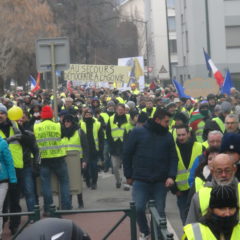 Énorme manifestation des gilets jaunes à Annecy : plus de 2000 personnes dans la rue
