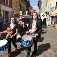 Procession funèbre « mort du vivant » à Annecy de « Extinction Rebellion »