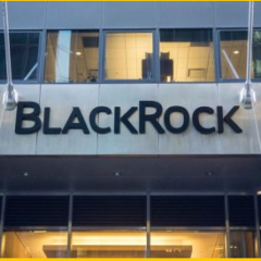 Macron nomme le président de BlackRock officier de la Légion d’Honneur en pleine réforme des retraites