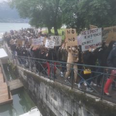 Belle manifestation de 850 jeunes contre le racisme à Annecy