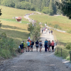 300 marcheurs sur le plateau du Beauregard pour dénoncer le projet de retenue collinaire