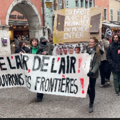 100 manifestants ont dénoncé à Annecy la loi immigration de Darmanin et Macron.