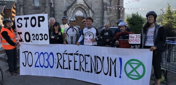 Une délégation opposée aux jeux d’hiver 2030 rallie à vélo le siège du CIO à Lausanne avant la date fatidique du 24 juillet