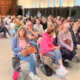 Le bateau du lac va bientôt accoster dans le port des haras