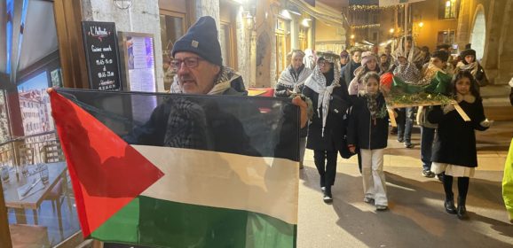 Avant Noël, marche lumineuse pour la paix en Palestine