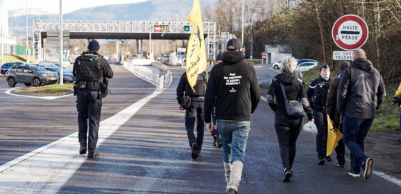 Malgré l&rsquo;opposition de la Préfète de Haute-Savoie, les paysans ont réussi à bloquer l&rsquo;autoroute