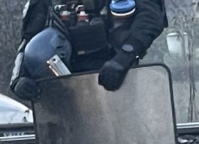 Première victoire de la confédération paysanne : le préfète se rend sur le blocage du dépôt pétrolier pour négocier