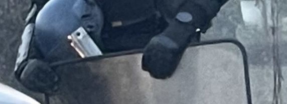 Première victoire de la confédération paysanne : le préfète se rend sur le blocage du dépôt pétrolier pour négocier