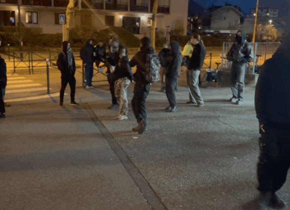 Les manifestants contre le meeting d&rsquo;extrême droite de la liste municipale d&rsquo;Annecy RN/UDR, ont été contrôlés par la police : une jeune emmenée au poste