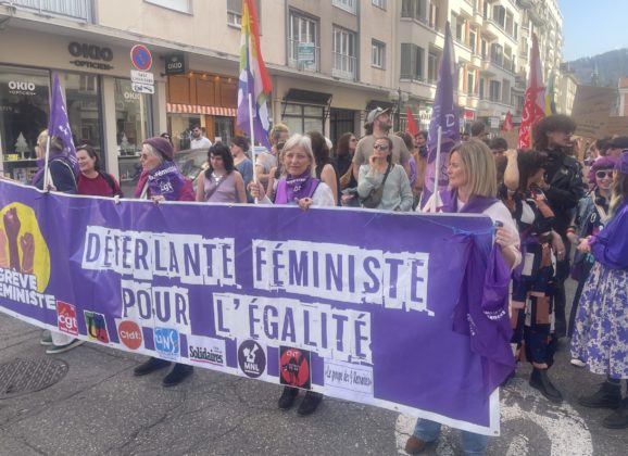 Ce 8 mars, 400 manifestantes et manifestants défilent à Annecy contre le patriarcat et l&rsquo;oppression des femmes du monde entier