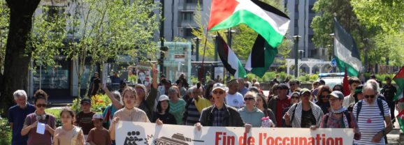 Ce samedi 18 avril 2026 à Annecy, une centaine de manifestants en soutien au peuple palestinien agressé par l&rsquo;État israélien