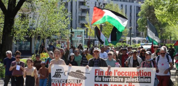 Ce samedi 18 avril 2026 à Annecy, une centaine de manifestants en soutien au peuple palestinien agressé par l&rsquo;État israélien