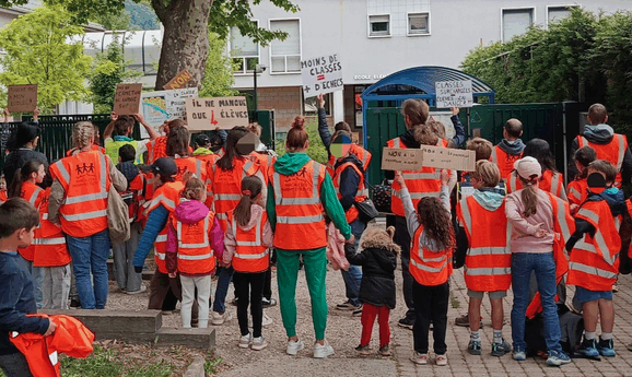 Non à la fermeture de classe à Sallanches !
