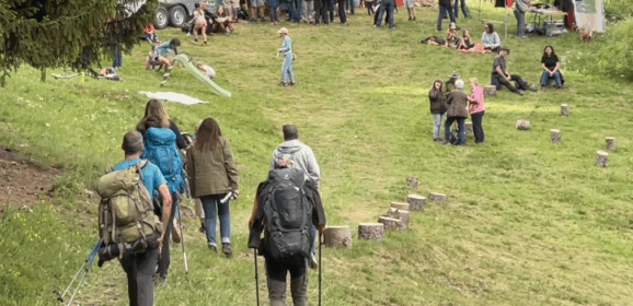 Rassemblement au Gets contre le G7 et le vélo de descente