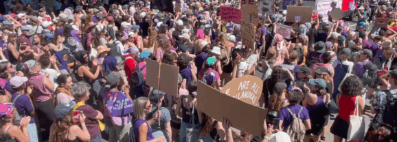 Des dizaines de milliers de manifestants à Genève pour dénoncer les 7 états du G7 fauteurs de guerres