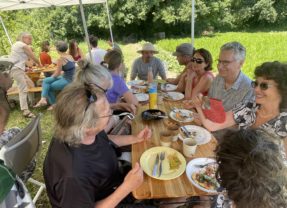 Le cri de l&rsquo;œuf fête son anniversaire avec un repas pris en commun au petit chaperon vert