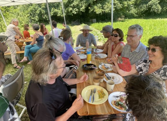 Le cri de l&rsquo;œuf fête son anniversaire avec un repas pris en commun au petit chaperon vert