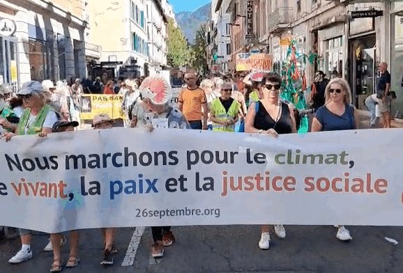 Énorme succès à Annecy pour la marche pour le climat, le vivant, la paix et la justice sociale