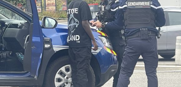 Ce vendredi 2 octobre à 10h, aucun rassemblement devant les lycées annéciens. Groupes de lycéens poursuivis par les forces de l&rsquo;ordre
