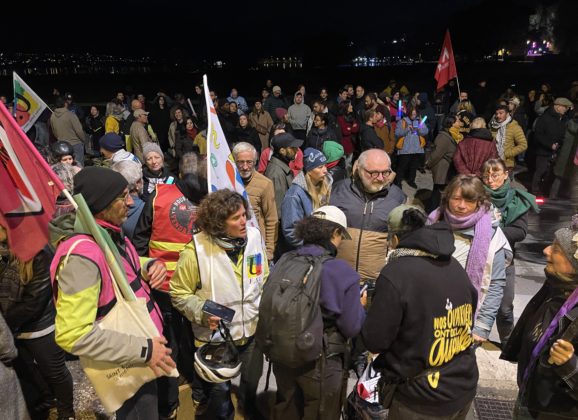 400 manifestants rassemblés à Annecy pour condamner l&rsquo;ignoble attentat raciste de Trappes