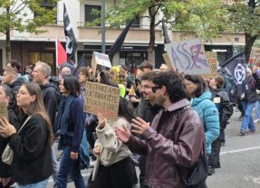 Annecy une énorme manifestation porteuses de messages