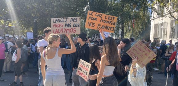 À Annecy, mille lycéens ouvrent la voie à 2700 manifestants