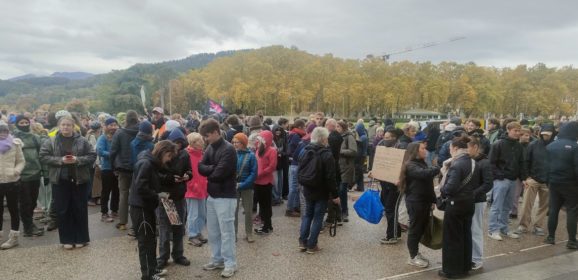 Malgré l’interdiction du préfet, 4000 manifestants ont défilé dans les rues d’Annecy