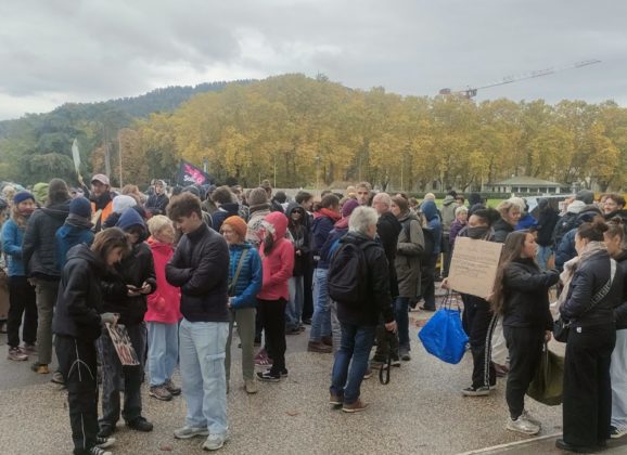 Malgré l’interdiction du préfet, 4000 manifestants ont défilé dans les rues d’Annecy